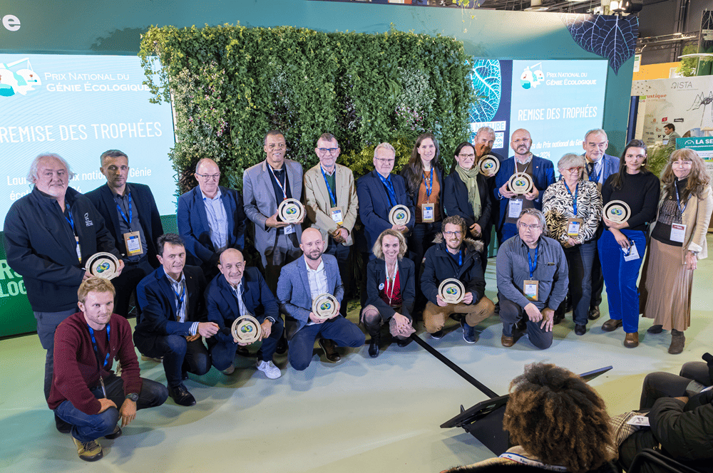 Lauréats du prix du génie écologique 2024 à la remise de leurs trophées sur le Salon de la biodiversité et du génie écologique en marge du Salon des Maires. Crédit photo hilippe MASSIT-Office français de la biodiversité (OFB).